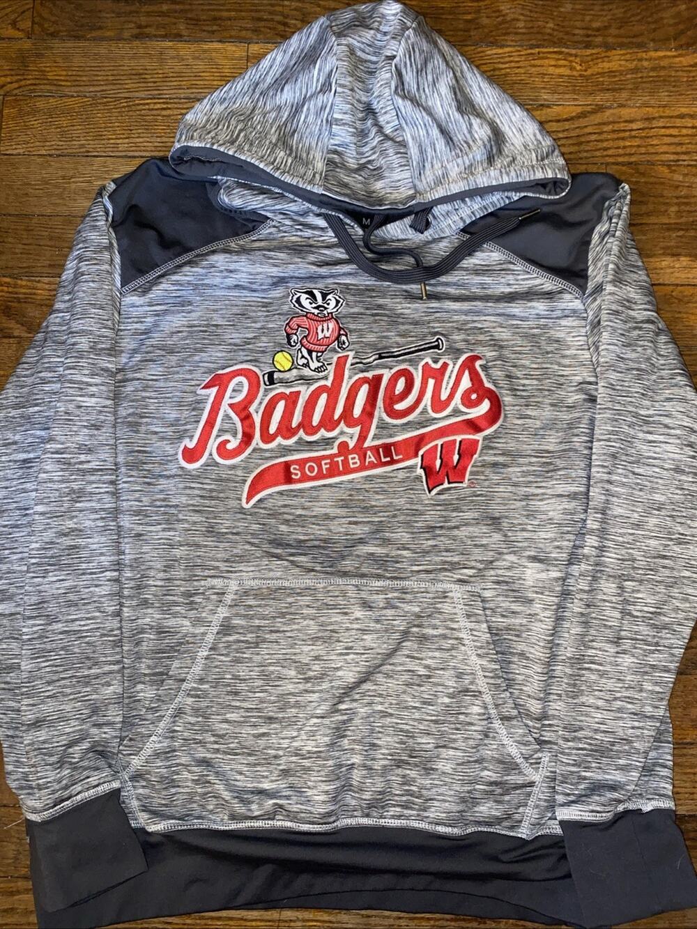 Wisconsin Badgers Softball — Signature Concepts Sweatshirt — Size Men’s Medium